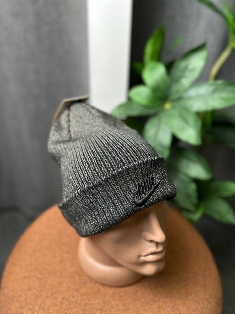 Шапка Nike Peak Beanie Sc Metallic L Grey FJ8687-010 фото