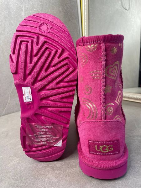 UGG рожеві з малюнками UGG рожеві фото