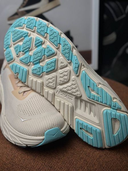 Hoka Arahi 7 Wide 'Vanilla Cream' 1147890 VRM фото