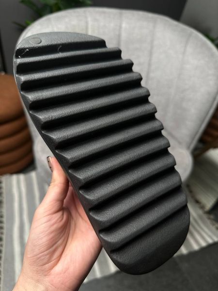 Adidas Yeezy slide black HQ6448 фото