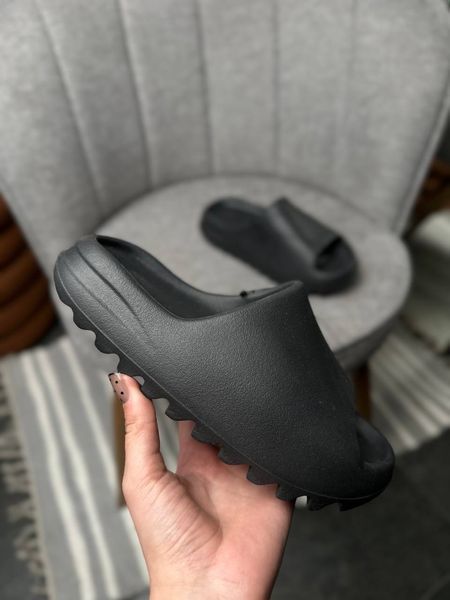 Adidas Yeezy slide black HQ6448 фото