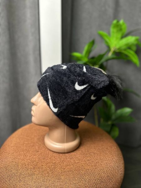 Дитяча шапка Nike Peak Pom Beanie FZ3062-010 фото