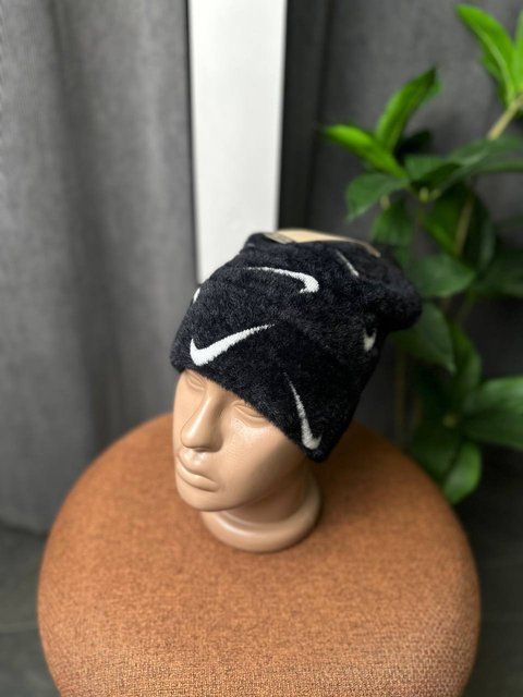 Дитяча шапка Nike Peak Pom Beanie FZ3062-010 фото