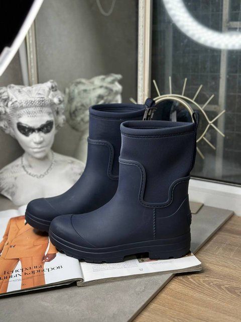 Ugg - Kids Droplet Mid Short гумові чоботи темно-сині 1143783K фото