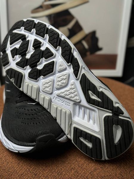 Hoka One One W Arahi 5 1115013 BWHT фото