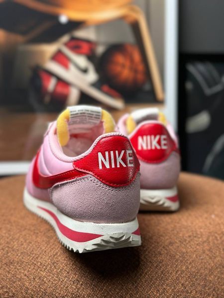 Nike Cortez TXT Medium Soft Pink Sail HF9994-600 фото