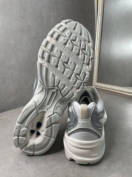 New Balance 530 Silver Metalic Reflection U5303IR фото