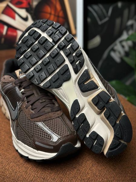 Nike Zoom Vomero 5 Shoes Brown FN6742-201 фото