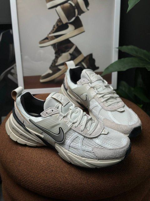Nike W V2K Run Sneaker White/Beige FN6703-100 фото