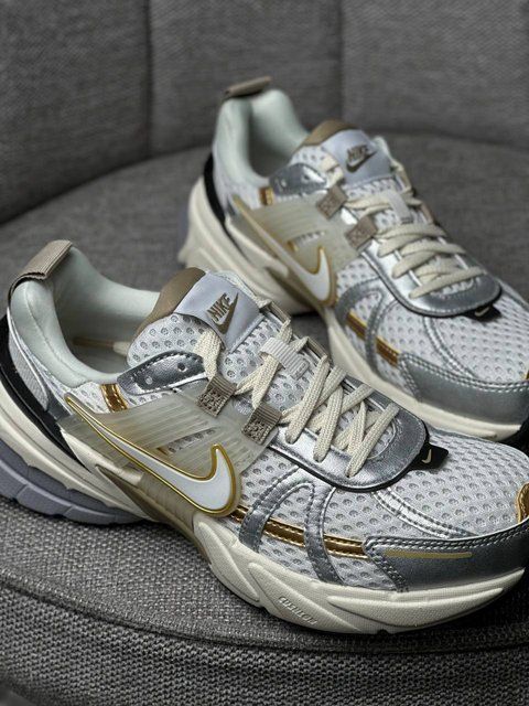 Nike V2K Run Khaki Metallic Silver HJ7245-100 фото