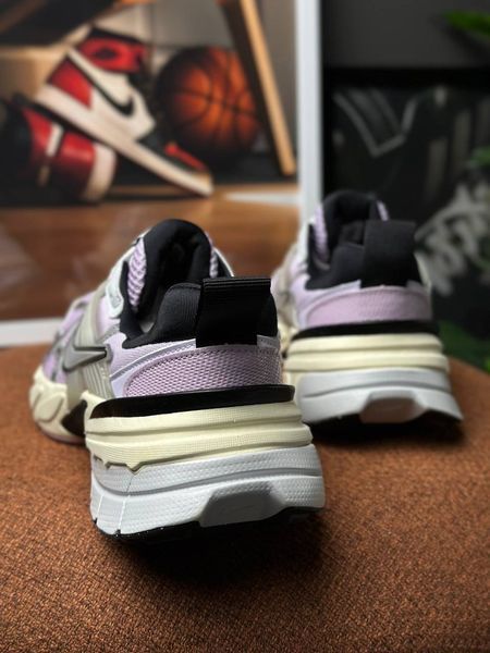 Nike V2K Run Violet/Metallic HF1876-500 фото